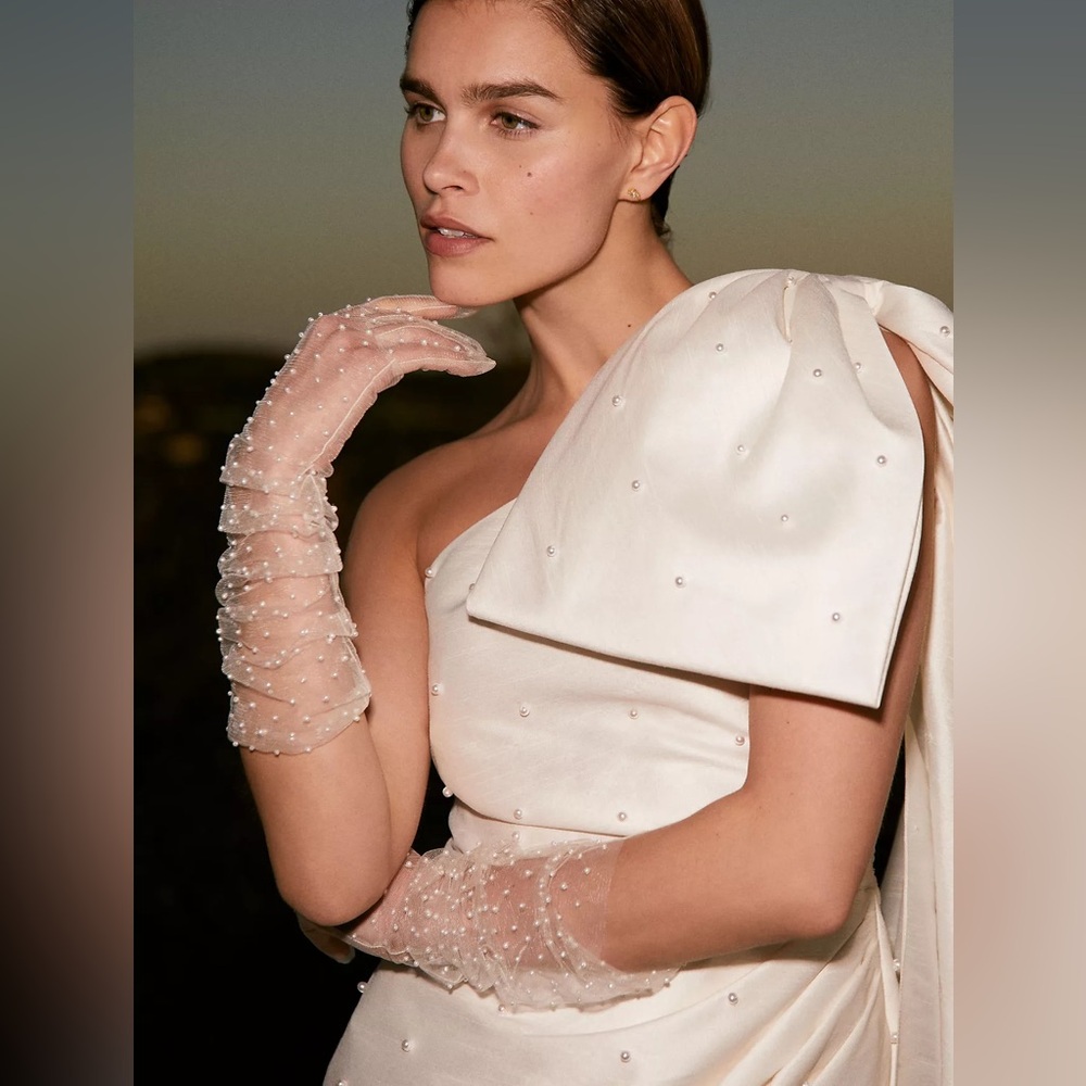 Anthropologie Blossom Veils Peral Gloves. NWT